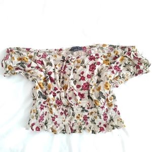 American Eagle Chic Floral Crop top